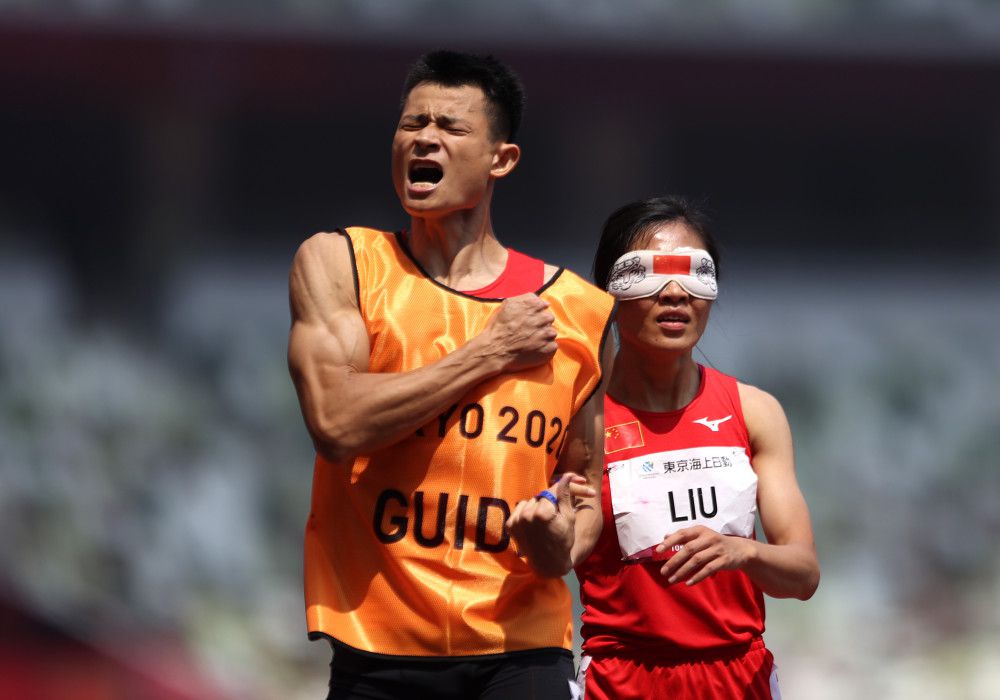 两人篮球!雄鹿34次罚球全部来自字母和利拉德雄鹿主场108-102险胜开拓者，球队在最多落后26分的情况下完成大逆转。